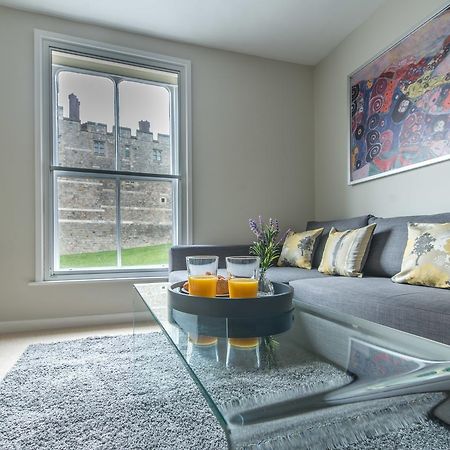 Central Windsor Apartment Facing The Castle 외부 사진
