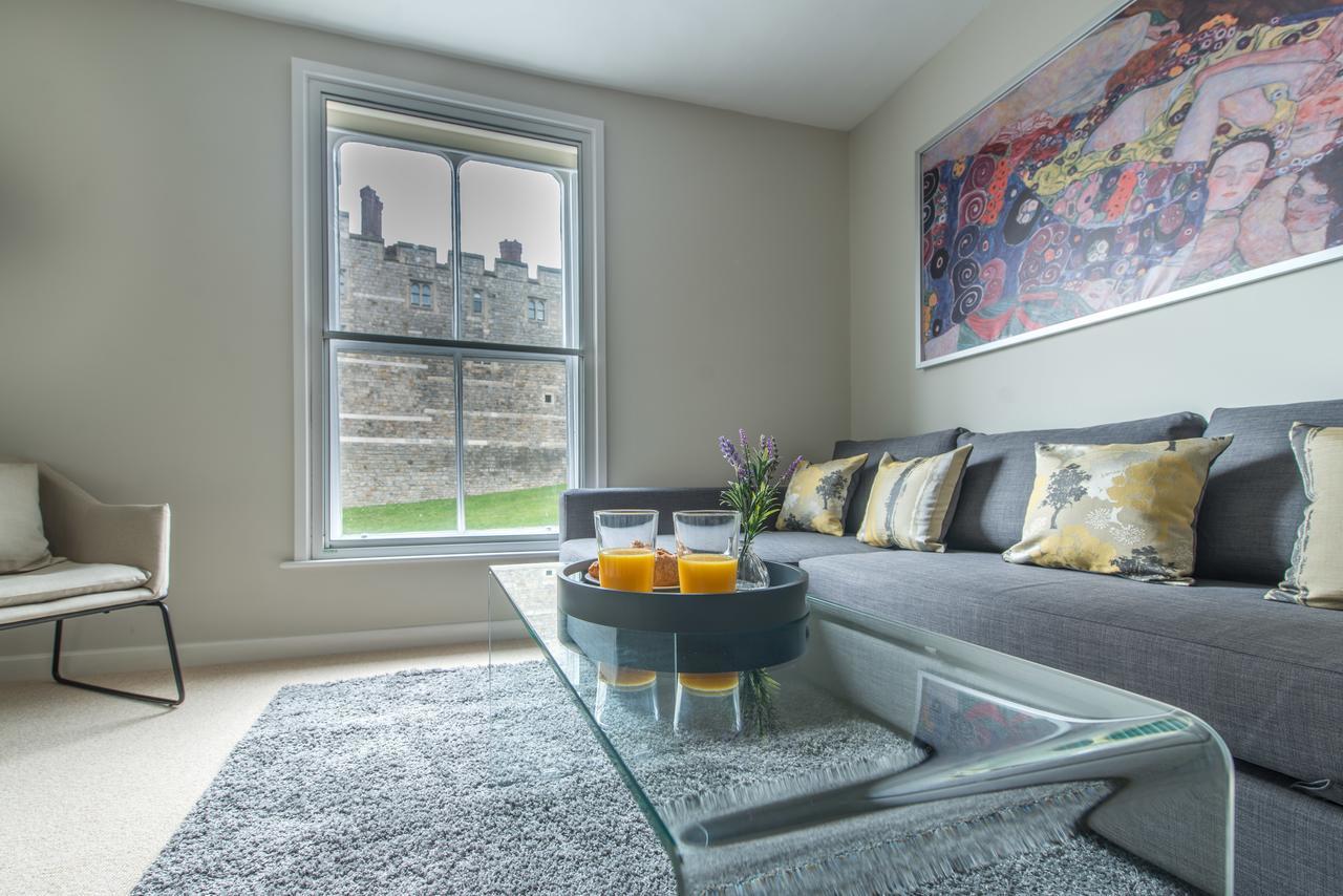 Central Windsor Apartment Facing The Castle 외부 사진