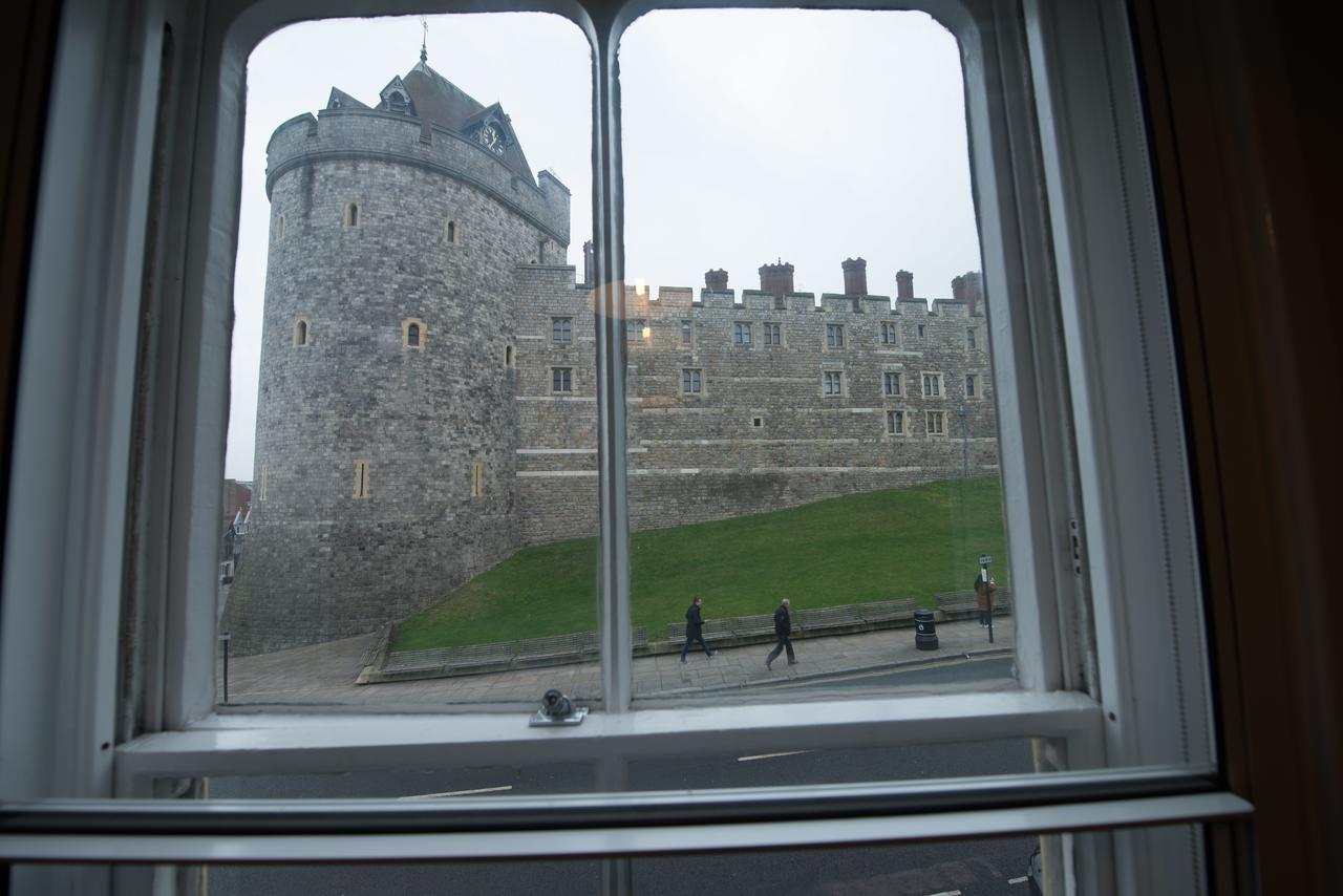 Central Windsor Apartment Facing The Castle 외부 사진
