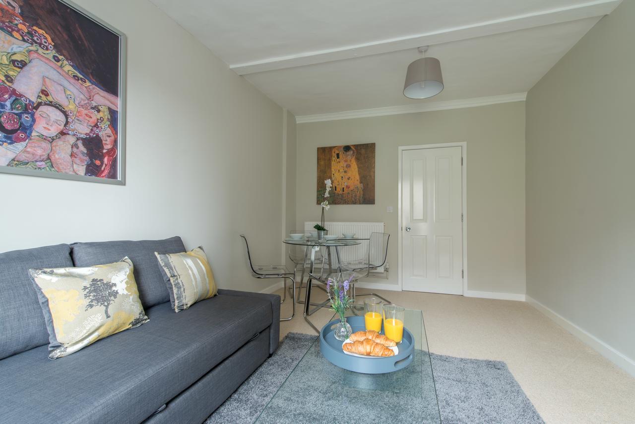 Central Windsor Apartment Facing The Castle 외부 사진