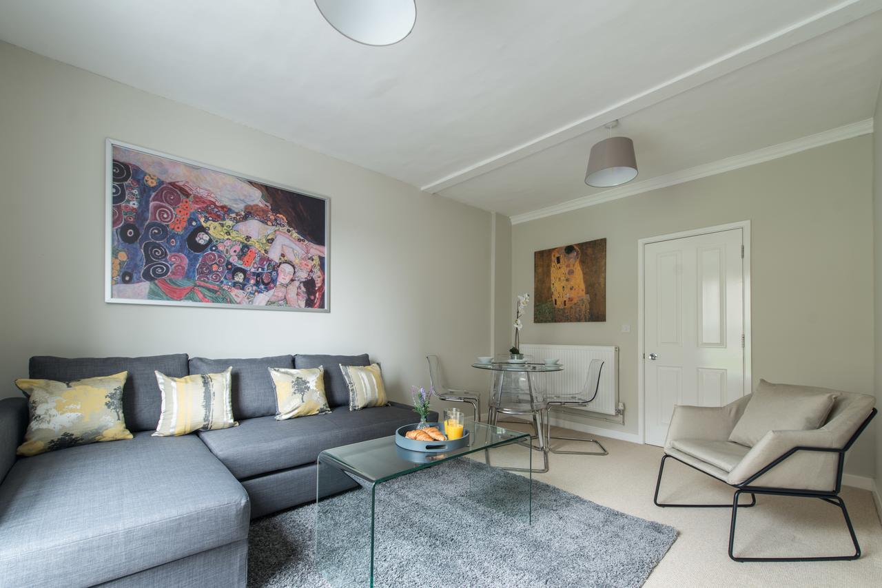 Central Windsor Apartment Facing The Castle 외부 사진