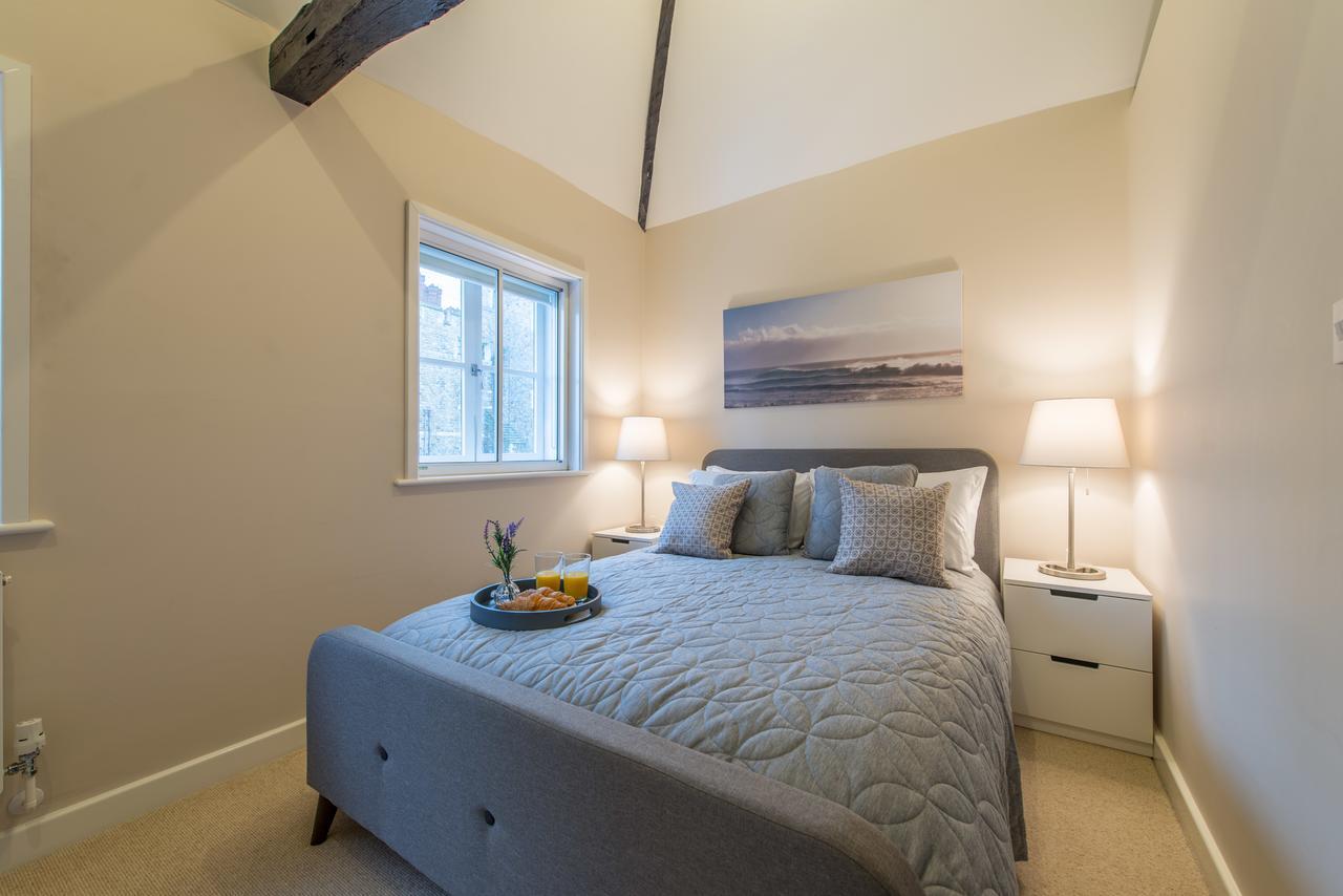 Central Windsor Apartment Facing The Castle 외부 사진